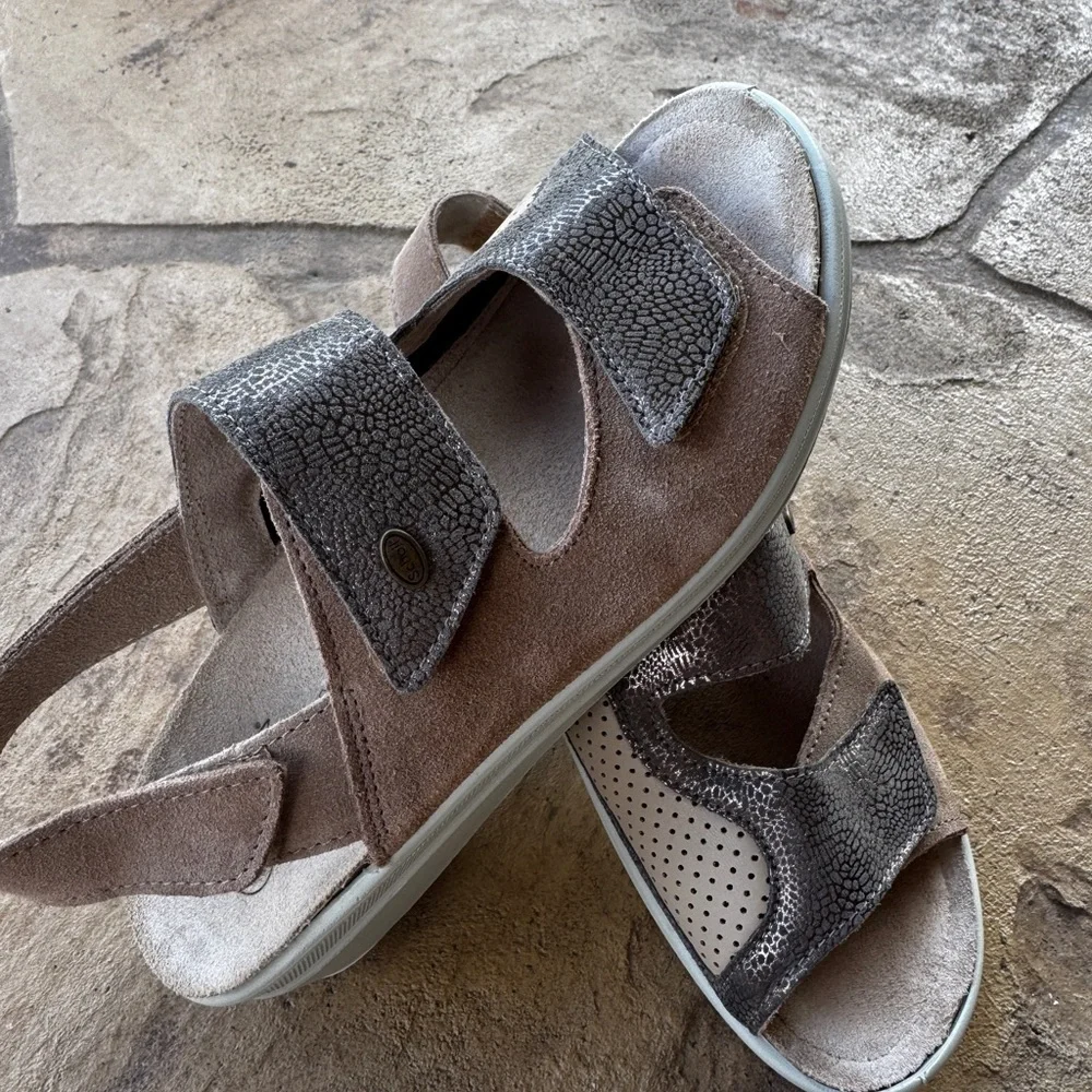 Scholl Comfort Sandals With Velcro Straps Beige Wedge Removable Insole Size 38